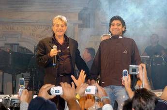Maradona, Nino D'Angelo: Mi trema il cuore e piango Maradona, Nino D'Angelo: Mi trema il cuore e piango
