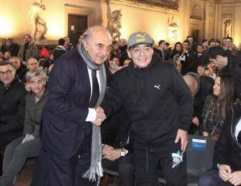Maradona, Ferlaino si commuove: Per me Diego non è morto Maradona, Ferlaino si commuove: Per me Diego non è morto