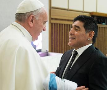 Maradona e il tifo per il Papa conterraneo: È fantastico