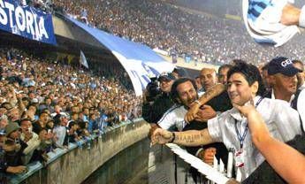 Maradona, De Magistris: Stadio San Paolo diventi Stadio Maradona Maradona, De Magistris: Stadio San Paolo diventi Stadio Maradona