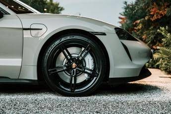 Con Pirelli Elect più autonomia al veicolo e meno rumore a bordo Con Pirelli Elect più autonomia al veicolo e meno rumore a bordo