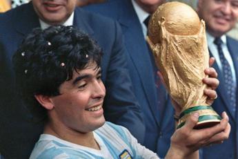 E' morto Maradona, il calcio piange il Pibe: aveva 60 anni
