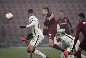 Roma vince 2-0 a Cluj e vola ai sedicesimi