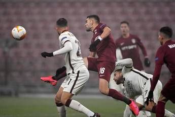 Roma vince 2-0 a Cluj e vola ai sedicesimi Roma vince 2-0 a Cluj e vola ai sedicesimi