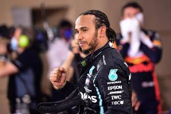 Gp Bahrain, Hamilton trionfa dopo incidente choc di Grosjean Gp Bahrain, Hamilton trionfa dopo incidente choc di Grosjean