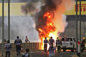 Gp Bahrain, Grosjean salvo tra le fiamme e Stroll si ribalta