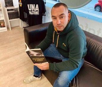 Apre libreria 'sovranista', antifascisti in piazza a Cernusco: Chiudetela Apre libreria 'sovranista', antifascisti in piazza a Cernusco: Chiudetela