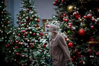 Covid, Bassetti: "Terza ondata probabile, a Natale attenzione"