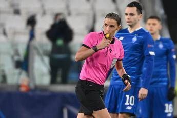 Juve-Dinamo Kiev, Frappart prima arbitro donna in Champions Juve-Dinamo Kiev, Frappart prima arbitro donna in Champions