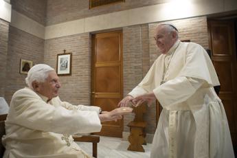 Ratzinger ha difficoltà a parlare: Signore mi ha tolto parola perché apprezzi silenzio