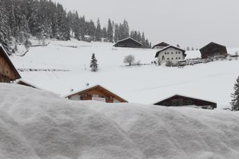 Maltempo, Alto Adige sotto la neve: è allarme valanghe