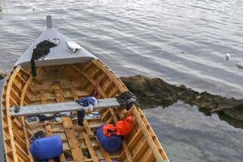 Lampedusa, mancata rimozione imbarcazioni migranti: sindaco chiede stato calamità Lampedusa, mancata rimozione imbarcazioni migranti: sindaco chiede stato calamità