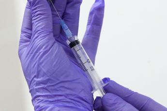 Vaccino Covid, in Russia al via 'trial' anche con EpiVacCorona