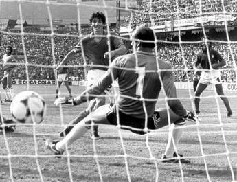 Paolo Rossi, l'arbitro di Italia-Brasile: Se ne va una parte di me Paolo Rossi, l'arbitro di Italia-Brasile: Se ne va una parte di me
