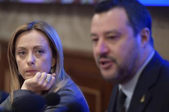 Salvini 'apre' a governo ponte, gelo da Meloni
