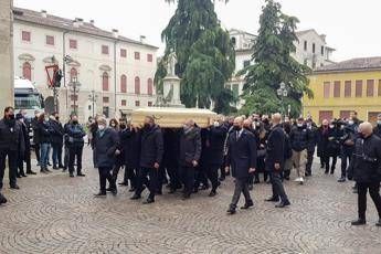 Paolo Rossi, i funerali a Vicenza: Ciao Pablito