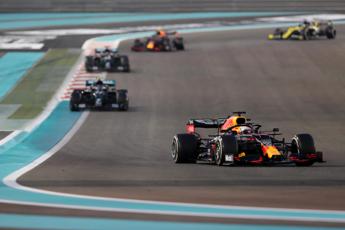 F1 Abu Dhabi 2020, Verstappen trionfa