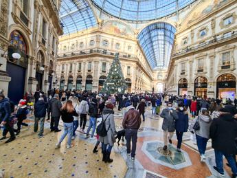 Covid e shopping Natale, città affollate: nuove misure in arrivo