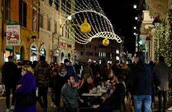 Natale e Capodanno in zona rossa: Stretta inevitabile Natale e Capodanno in zona rossa: Stretta inevitabile