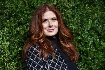 Debra Messing: Mi scuso per modi offensivi contro Trump