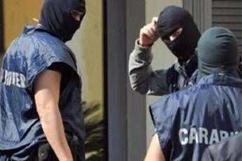 Mafia, operazione nel trapanese: fermati uomini vicini a Messina Denaro Mafia, operazione nel trapanese: fermati uomini vicini a Messina Denaro