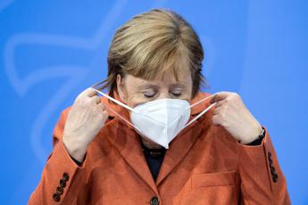 Merkel: Molti dicono no a vaccino? Mascherine a lungo