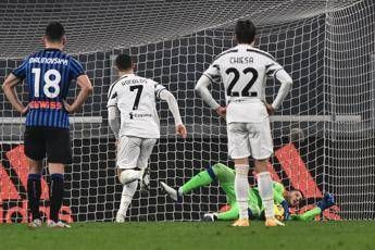 Juve-Atalanta 1-1: Chiesa e Freuler gol, Cr7 sbaglia un rigore Juve-Atalanta 1-1: Chiesa e Freuler gol, Cr7 sbaglia un rigore