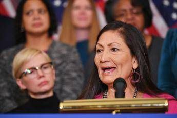 Usa, Biden sceglie nativa americana in governo: è prima volta Usa, Biden sceglie nativa americana in governo: è prima volta