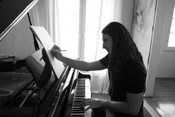 'Opera' è il quarto album di Gabriele Ciampi 'Opera' è il quarto album di Gabriele Ciampi
