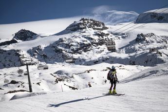 Covid e sci, in Svizzera alcuni cantoni chiudono gli impianti