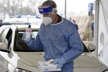 Coronavirus Emilia Romagna, 1.594 contagi e 37 morti: il bollettino Coronavirus Emilia Romagna, 1.594 contagi e 37 morti: il bollettino