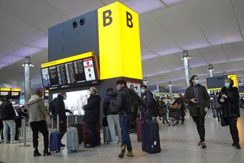 Italiani bloccati a Londra, voli rientro 'solo per residenti e urgenze'