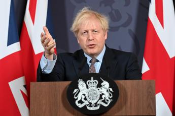 Regno Unito verso nuovo lockdown, Johnson parla alla nazione