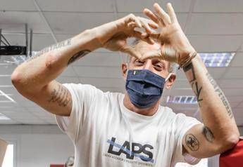 Lapo Elkann dona 450mila euro a famiglie più fragili Lapo Elkann dona 450mila euro a famiglie più fragili