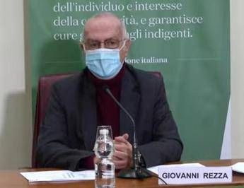 Covid, Gianni Rezza si è vaccinato allo Spallanzani Covid, Gianni Rezza si è vaccinato allo Spallanzani