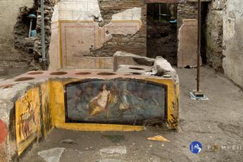 Pompei, nuova scoperta: ritrovato Termopolio intatto