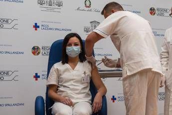 Vaccino Covid, infettivologa Spallanzani vaccinata: Spaventa virus, oggi è rinascita Vaccino Covid, infettivologa Spallanzani vaccinata: Spaventa virus, oggi è rinascita