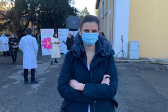 Vaccino Covid in Italia, l'infettivologa: Vaccinata, mi sento privilegiata