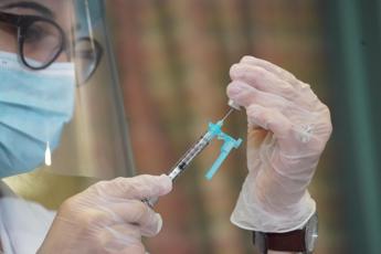 Coronavirus, in Italia vaccinate oltre 45mila persone
