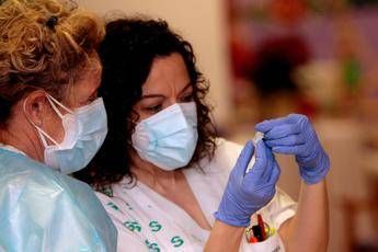 Vaccino Covid Pfizer, consegna in ritardo a 8 Paesi europei Vaccino Covid Pfizer, consegna in ritardo a 8 Paesi europei