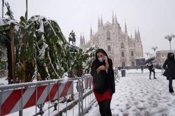 Ondata di maltempo, neve a Milano e Torino