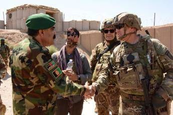 L'allarme degli interpreti afghani: Per anni accanto alla Nato, ora esposti alla minaccia dei Talebani L'allarme degli interpreti afghani: Per anni accanto alla Nato, ora esposti alla minaccia dei Talebani