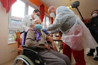 Covid Germania, oltre 60mila persone già vaccinate Covid Germania, oltre 60mila persone già vaccinate