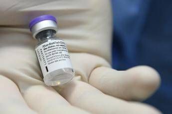 Vaccino covid, in Italia 14.334 vaccinati. In Germania 130mila