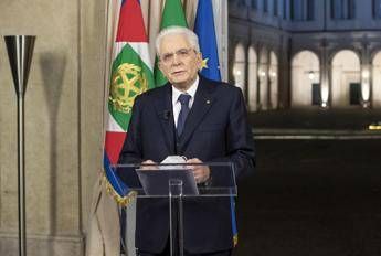 Mattarella: Vaccinarsi è un dovere, io lo farò