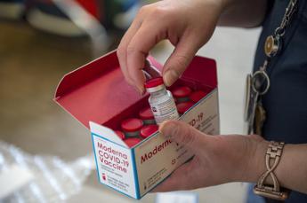 Vaccino covid Moderna autorizzato dall'Aifa