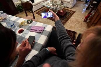 Capodanno in lockdown, un italiano su 5 a letto prima di mezzanotte Capodanno in lockdown, un italiano su 5 a letto prima di mezzanotte