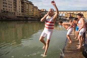 Capodanno, Giani rinuncia al tradizionale tuffo a Firenze Capodanno, Giani rinuncia al tradizionale tuffo a Firenze