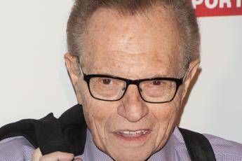 Covid Usa, ricoverato il giornalista Larry King Covid Usa, ricoverato il giornalista Larry King