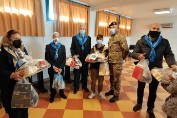 Esercito, a Palermo la Befana con le 'stellette' per i bambini Esercito, a Palermo la Befana con le 'stellette' per i bambini